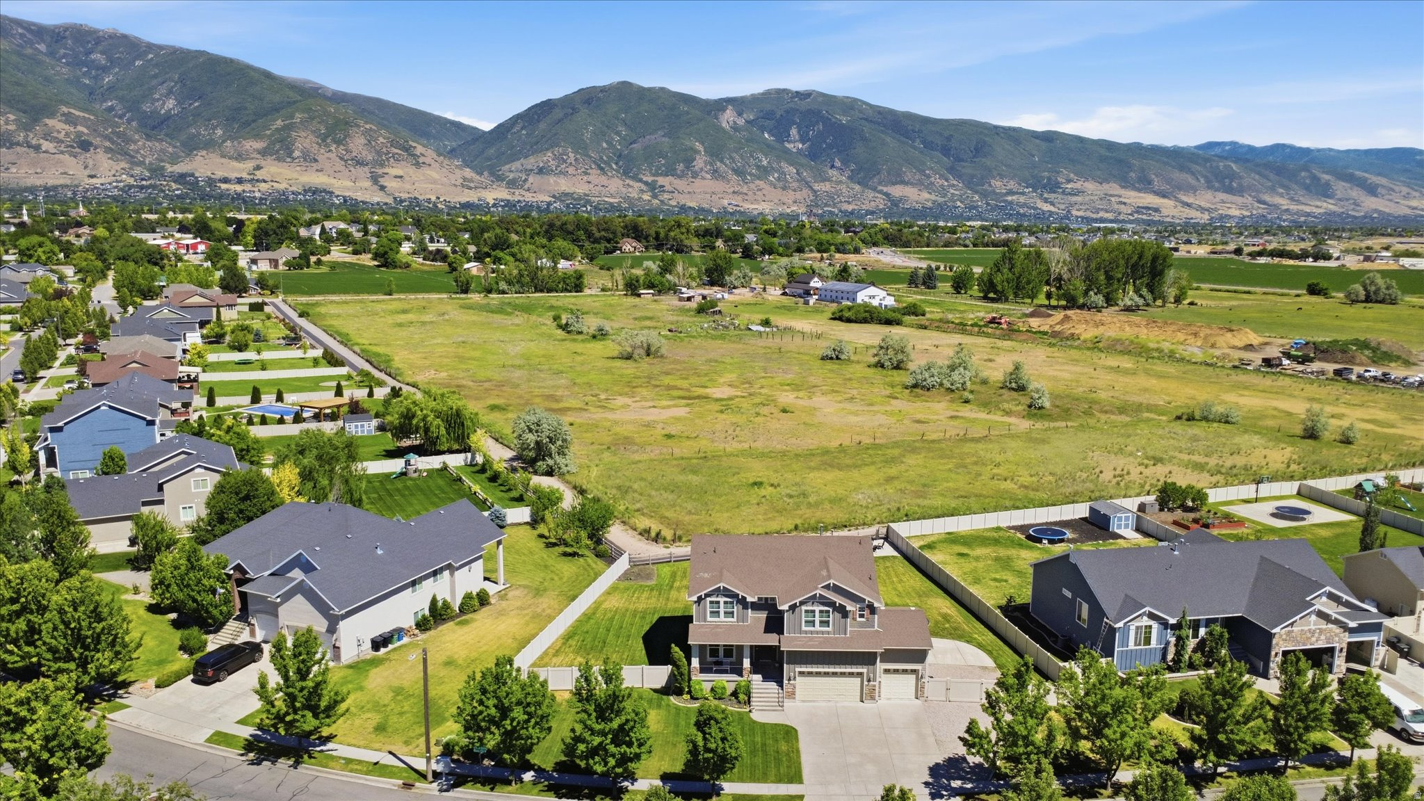 SUNSET EQUESTRIAN ES - Residential
