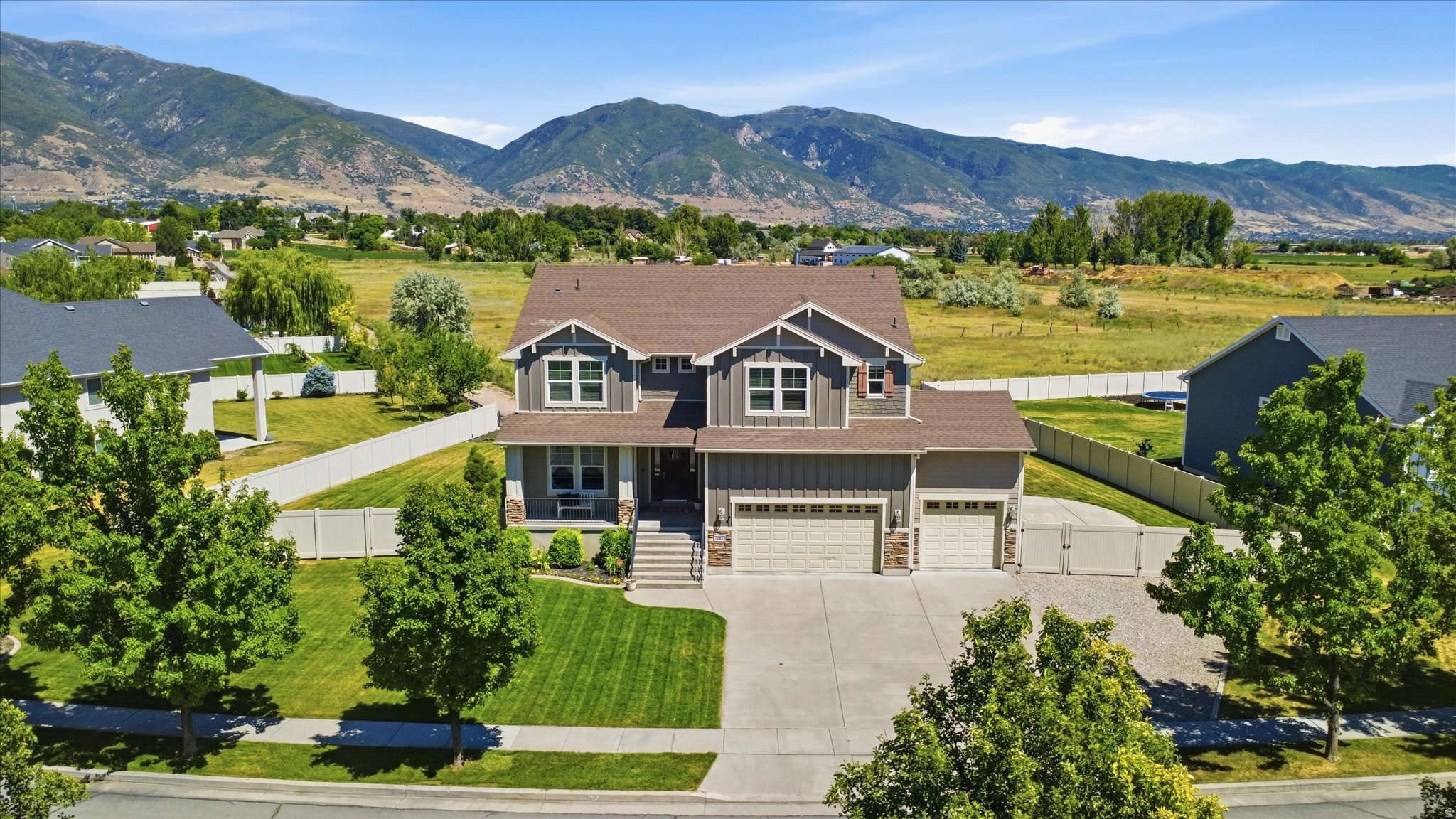 SUNSET EQUESTRIAN ES - Residential