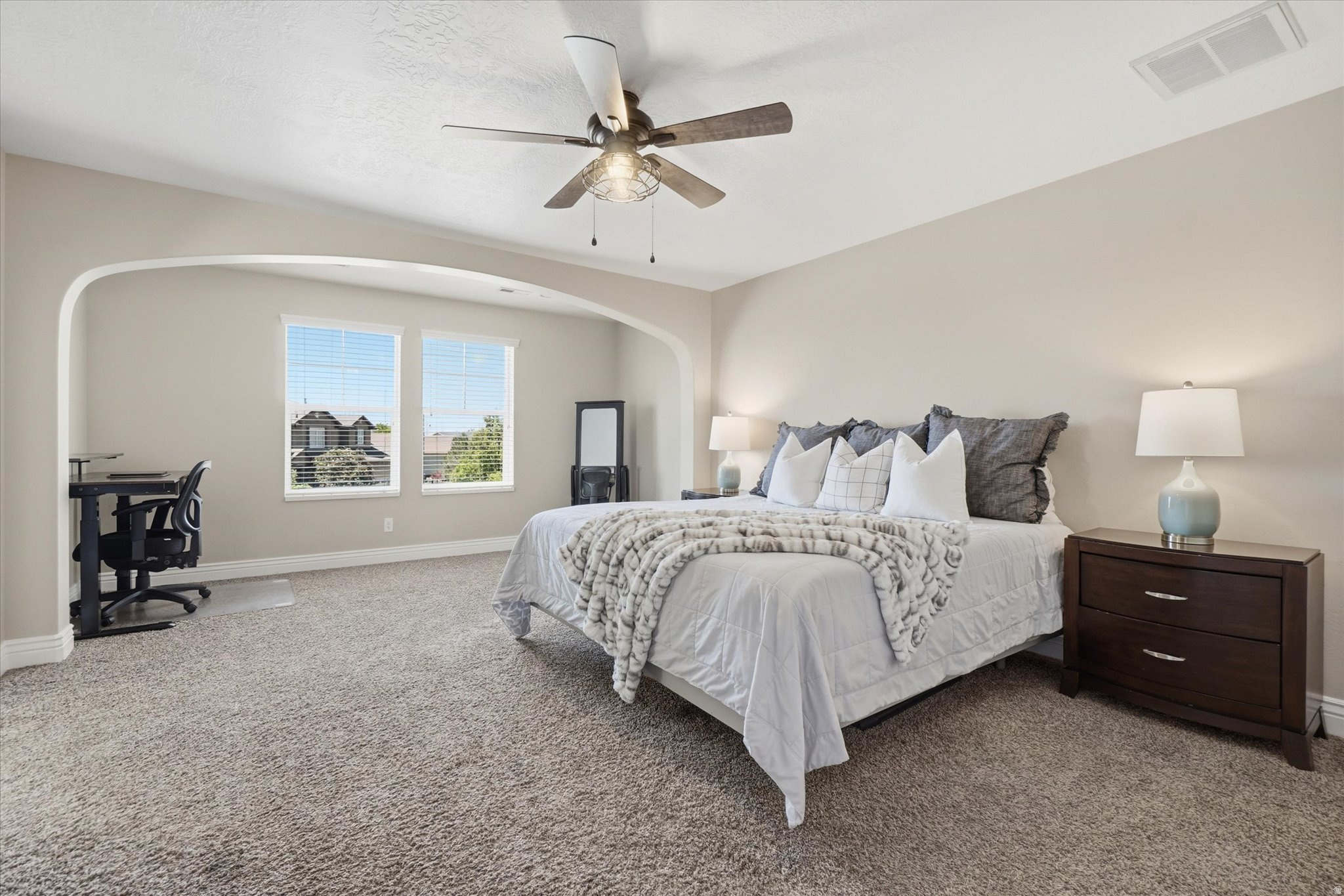 SUNSET EQUESTRIAN ES - Residential