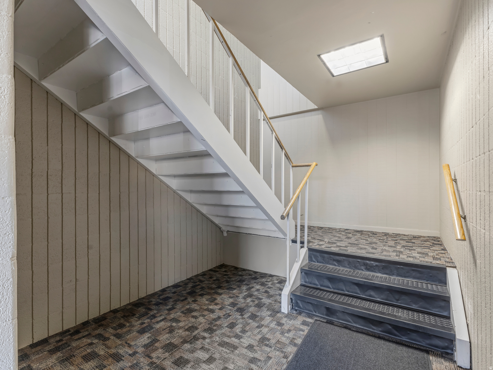 FIVE ACRE - Commercial Sale
