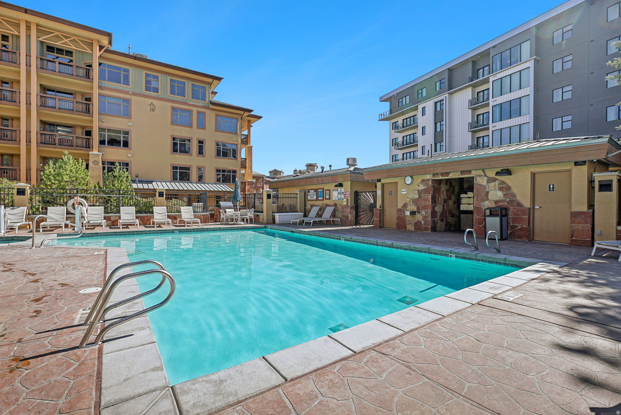SUNDIAL LODGE - Residential