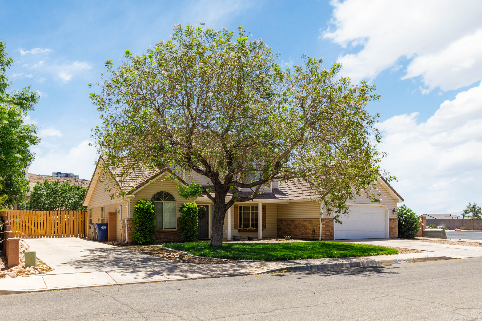 MEADOW LANE EST - Residential
