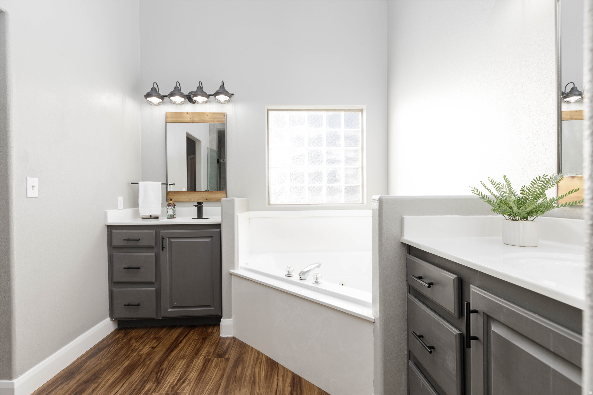 MEADOW LANE EST - Residential
