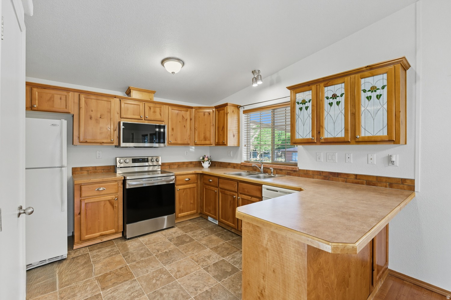 KINGS ROW EST 1 - Residential