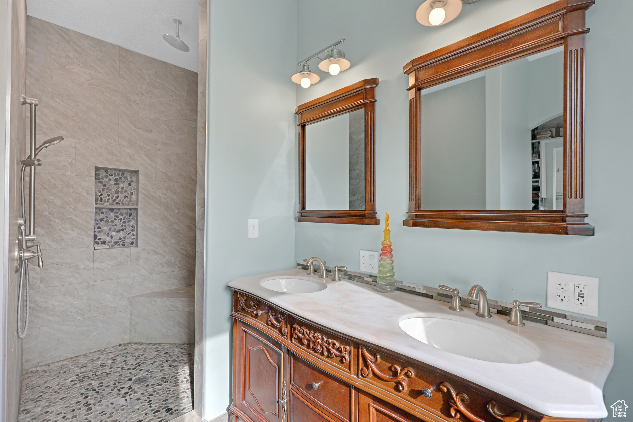 SUNNY HOLLOW MINOR - Residential