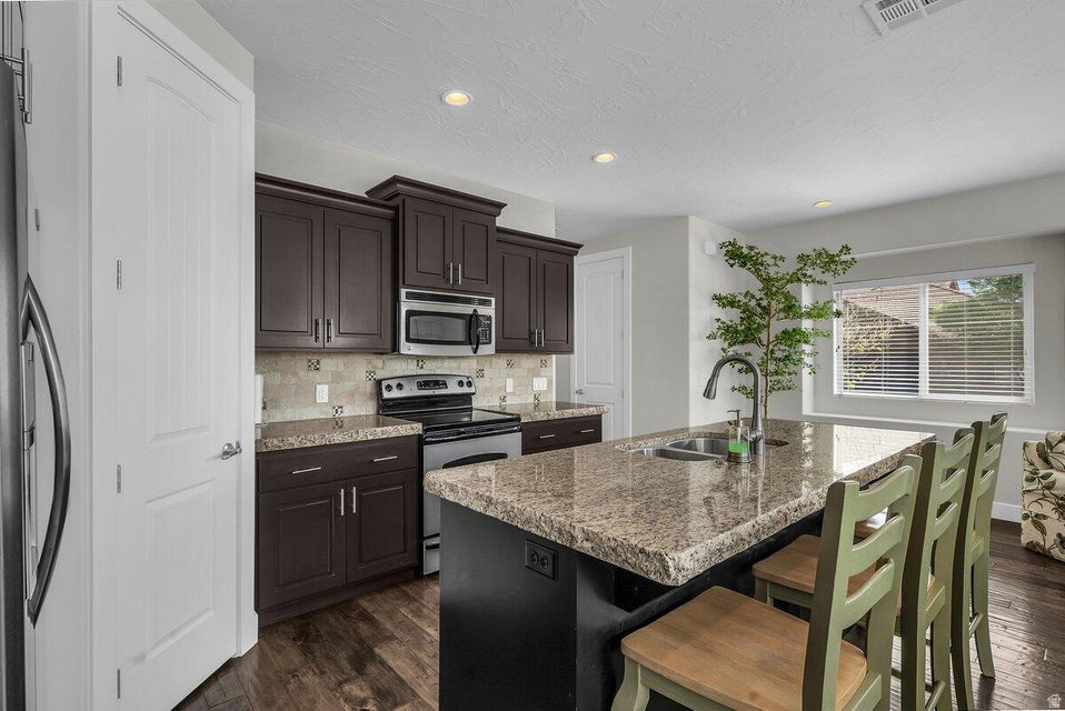CORAL RIDGE TOWNHOMES PH 3-A - Residential