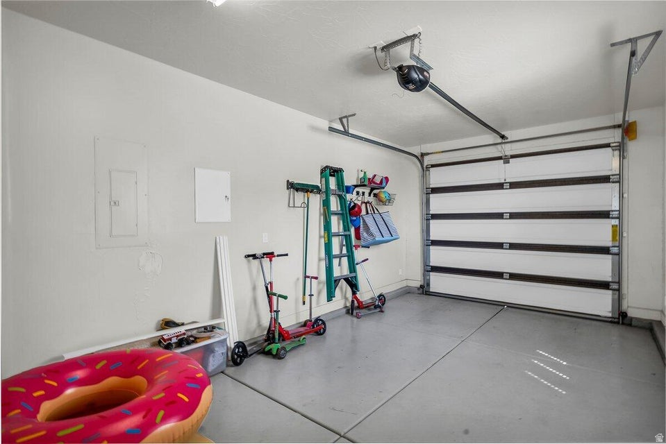CORAL RIDGE TOWNHOMES PH 3-A - Residential