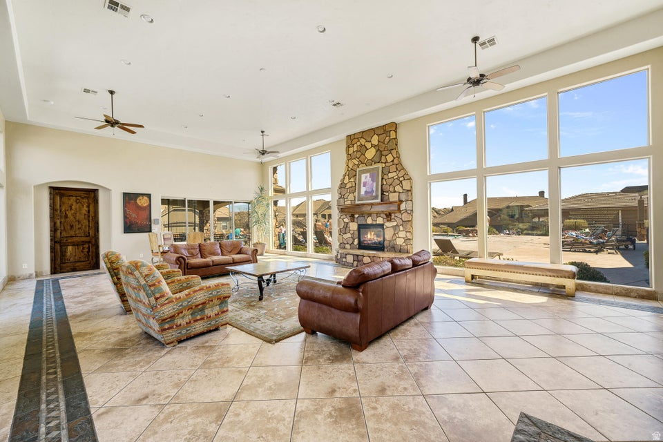 CORAL RIDGE TOWNHOMES PH 3-A - Residential