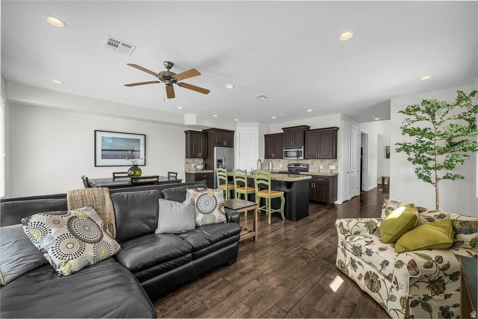 CORAL RIDGE TOWNHOMES PH 3-A - Residential