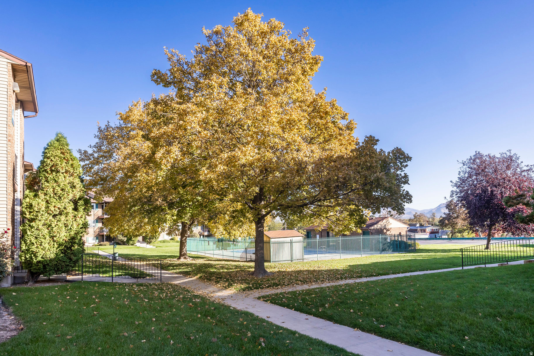 OAK MEADOWS - Residential