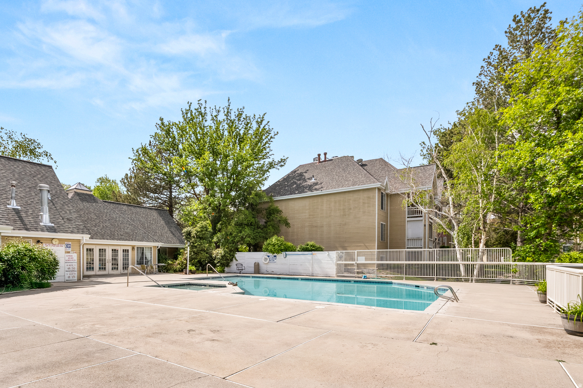 WATERSIDE - Residential