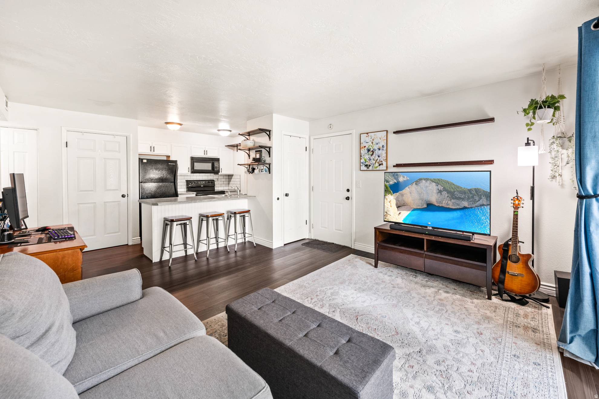 WATERSIDE - Residential