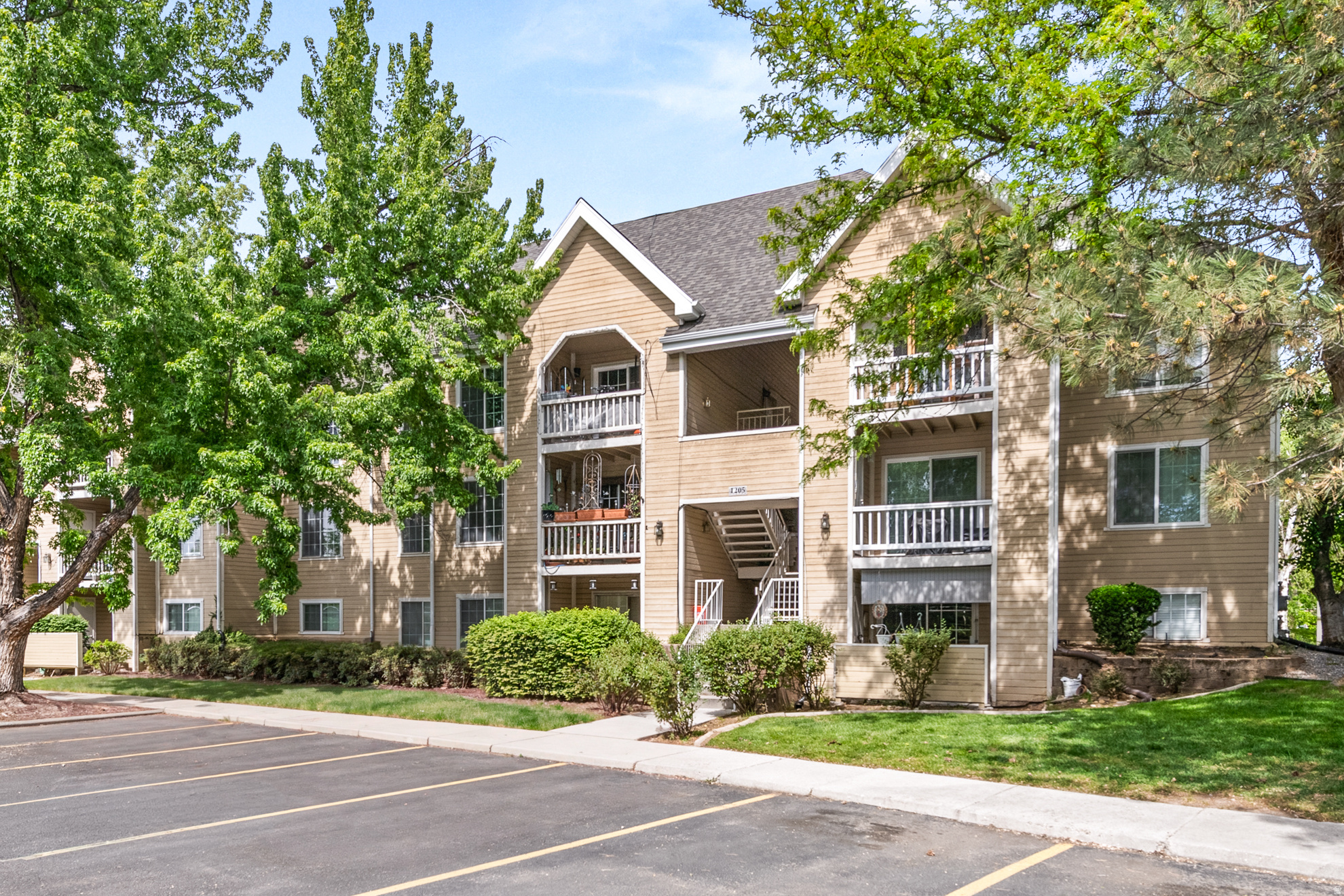 WATERSIDE - Residential