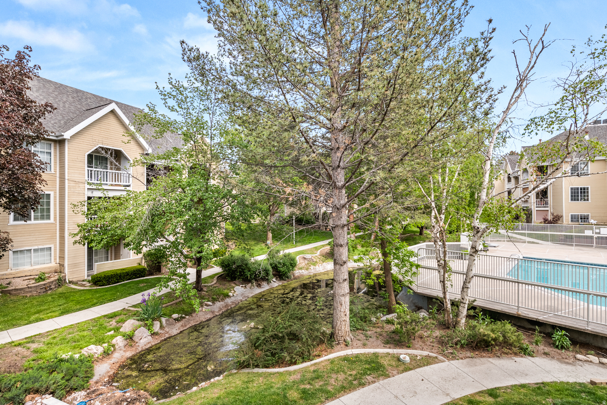 WATERSIDE - Residential