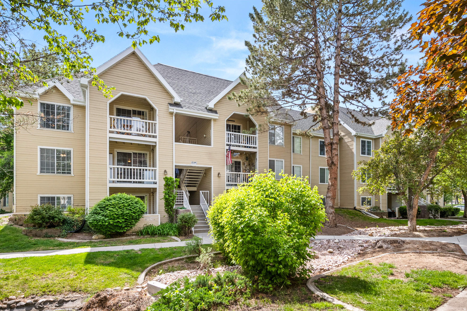 WATERSIDE - Residential