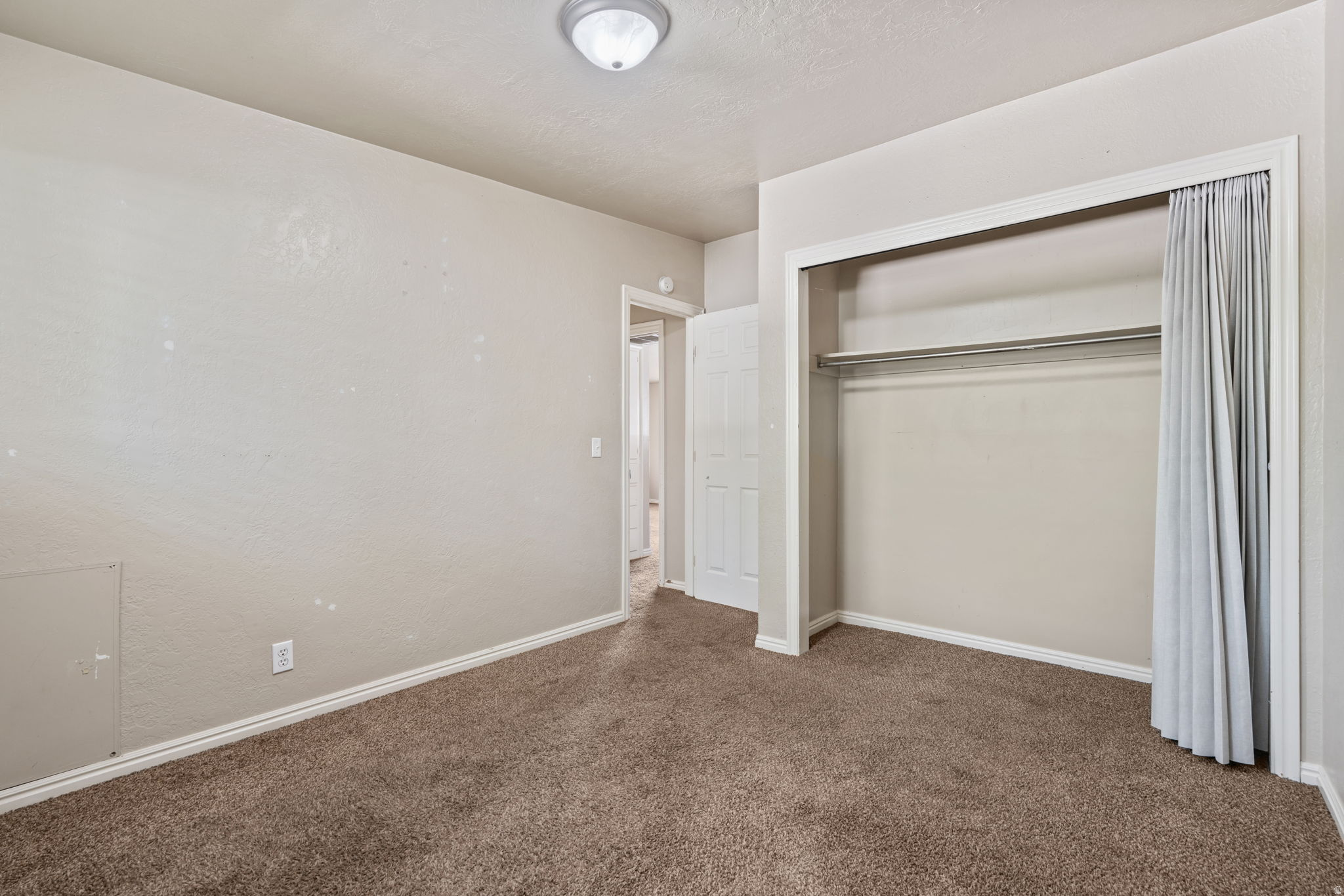 ASHWOOD CONDOMINIUMS - Residential