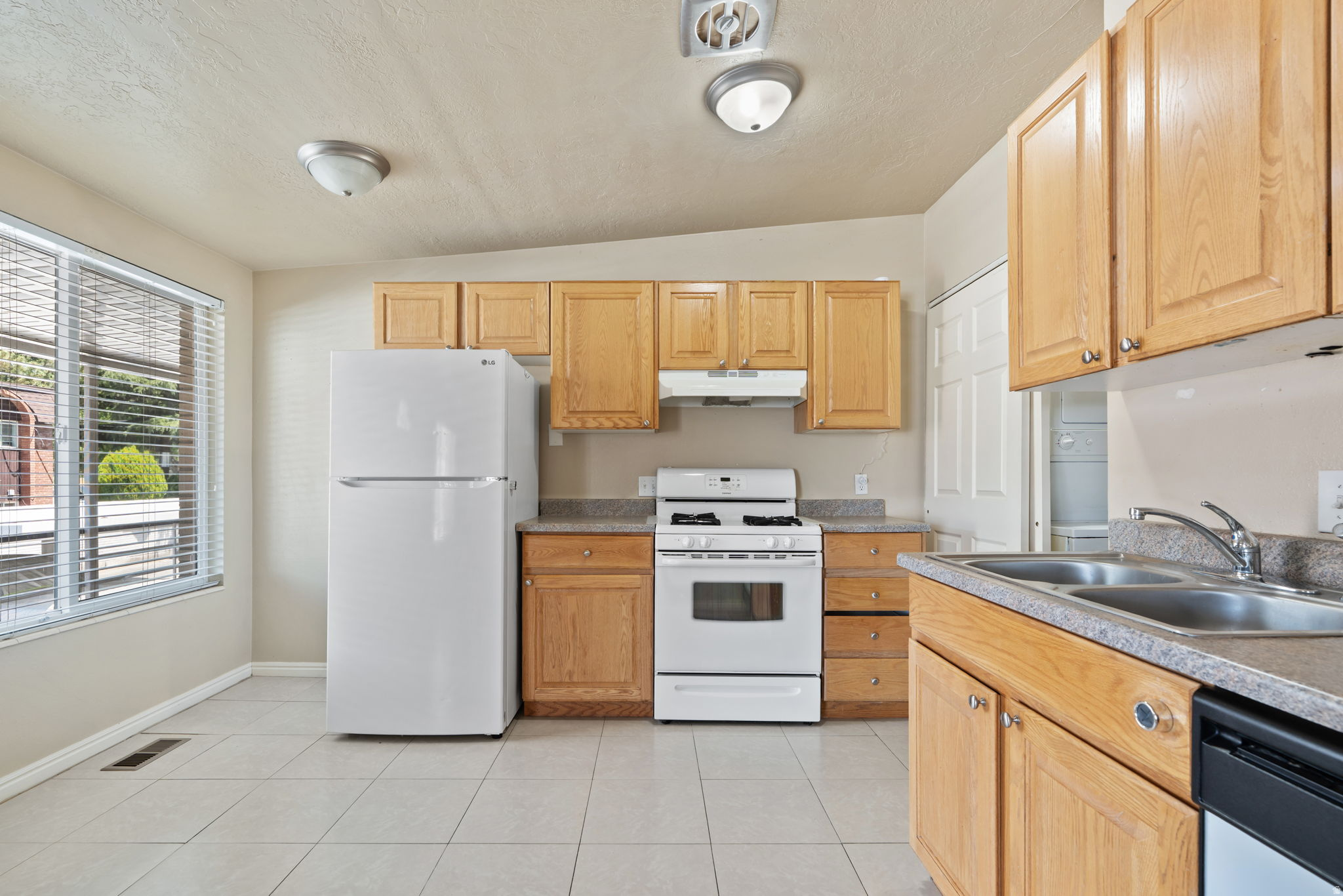 ASHWOOD CONDOMINIUMS - Residential
