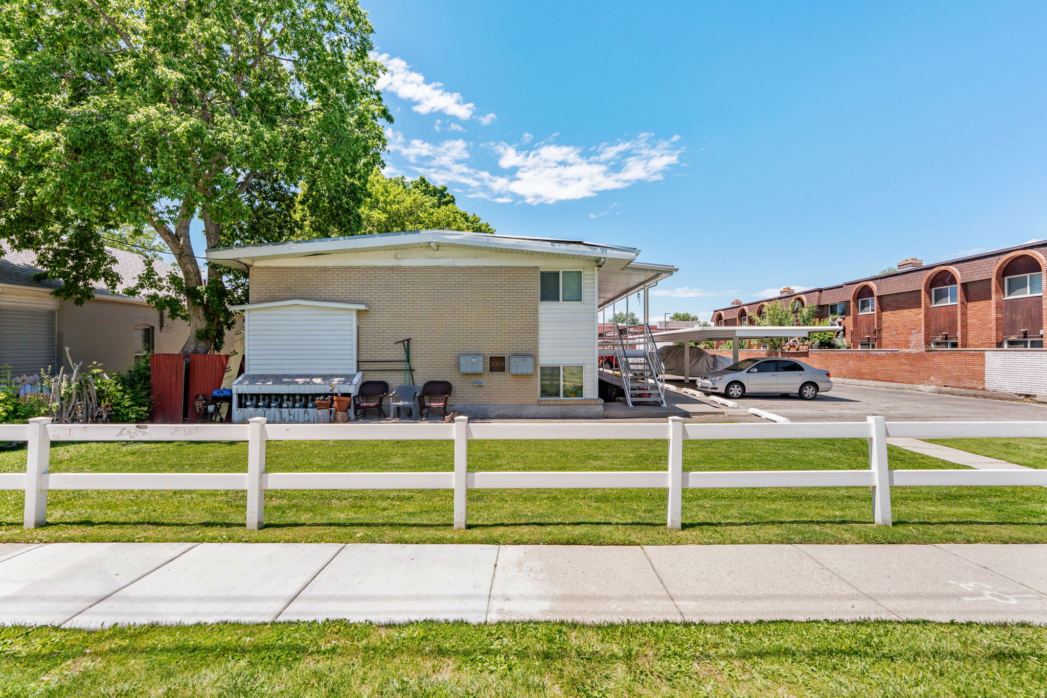 ASHWOOD CONDOMINIUMS - Residential