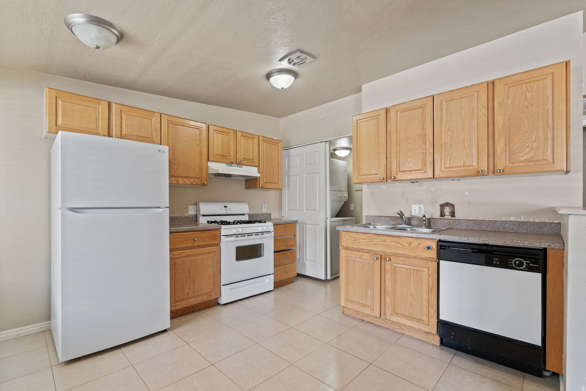 ASHWOOD CONDOMINIUMS - Residential