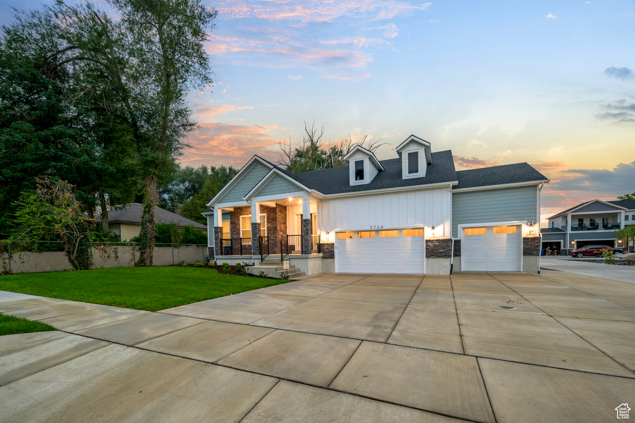 Ask about our 4.99 % Rate Buy Down with preferred lender - Modern design meets smart living in the Brodie Plan. This home features open-concept living, a spacious owner's suite, and flexible bedrooms. The finished basement ADU offers its own entrance, kitchen, living area, bedroom, and bath-perfect for guests, extended family, or rental income. Conveniently located in Evans Park, close to schools, shopping, and commuter routes.