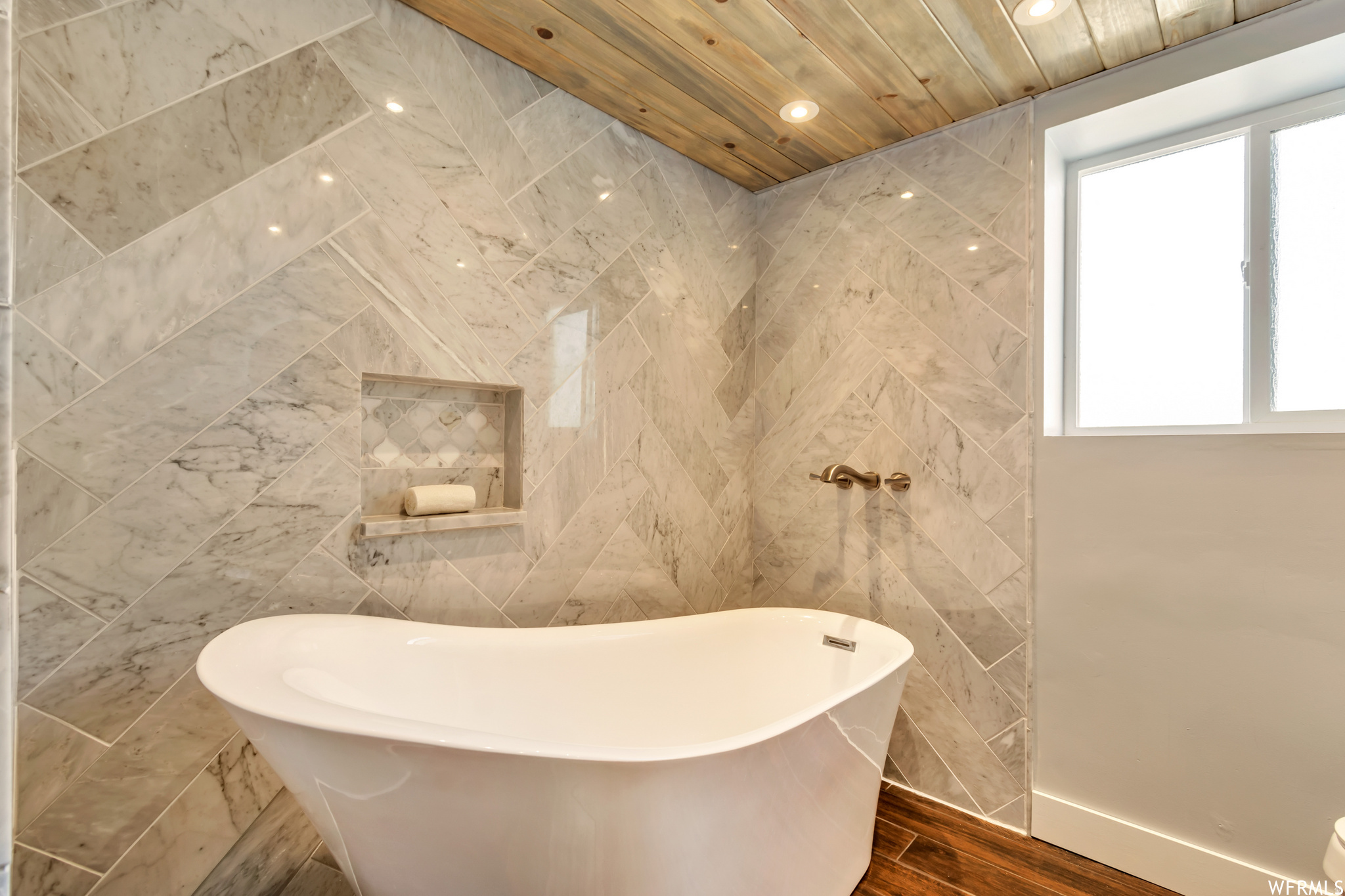 LAKEVIEW ESTATES - Residential