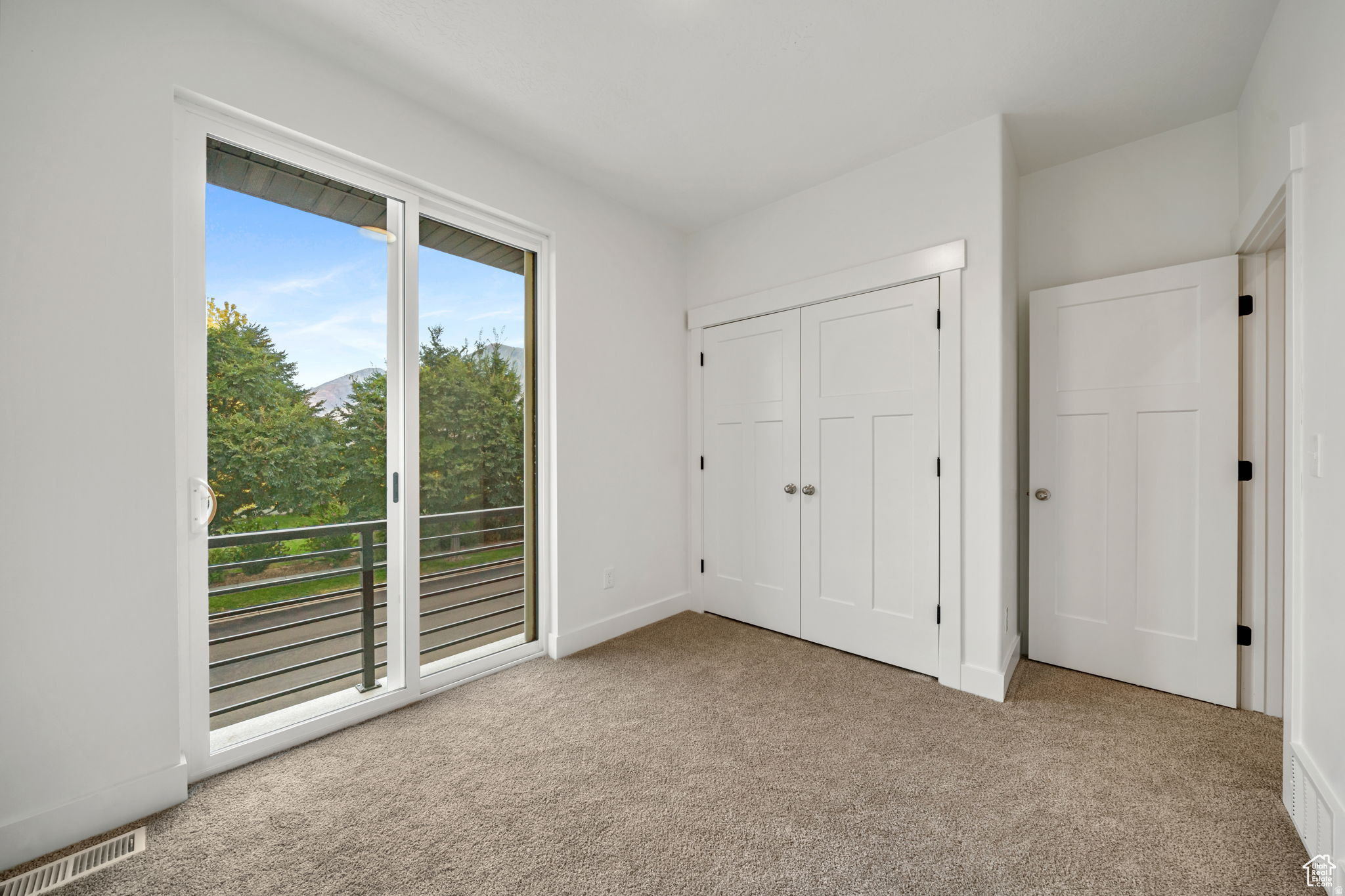 WEST FIELD CENTRAL - Residential