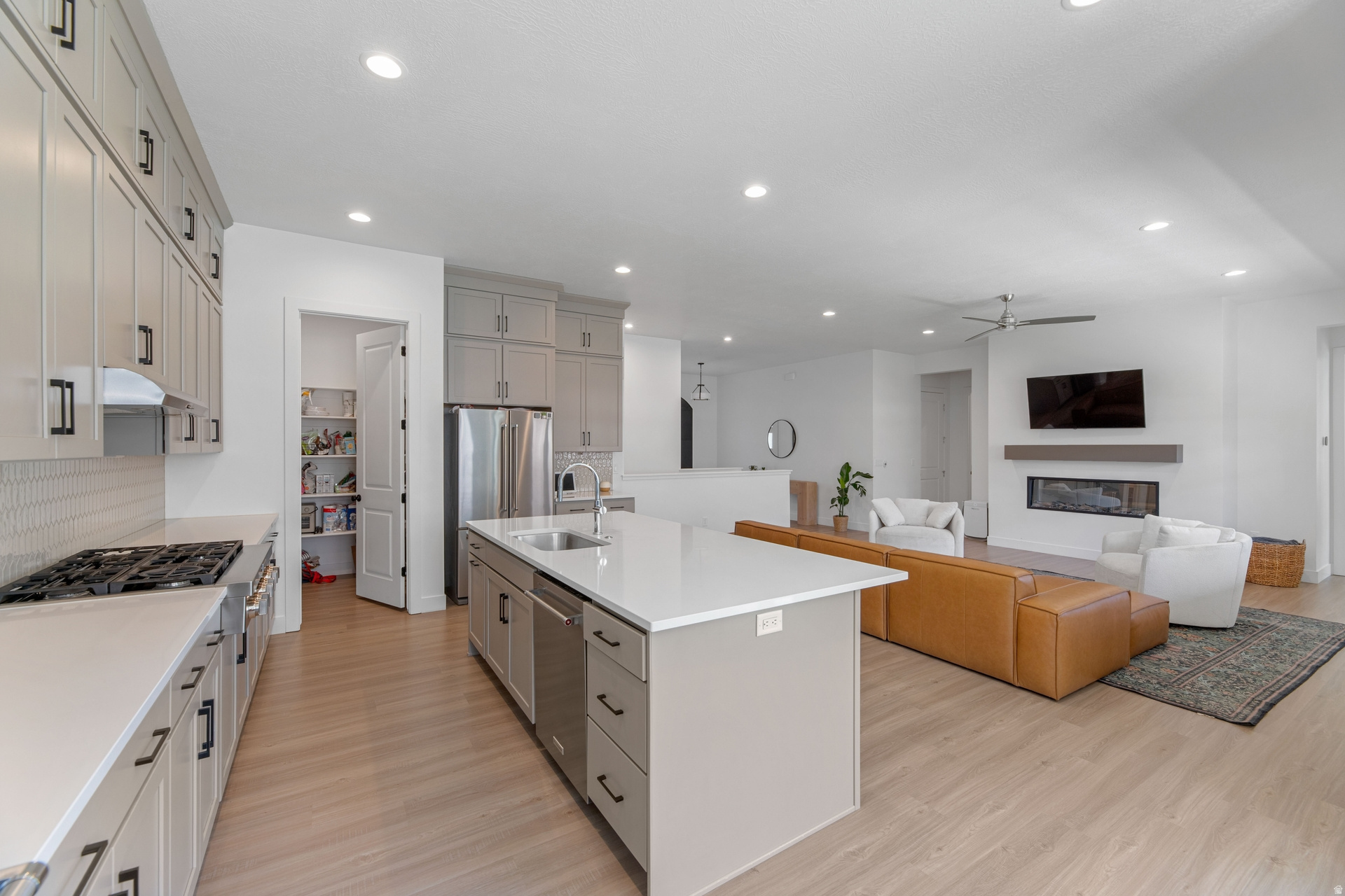 WESTLAKE VISTA - Residential