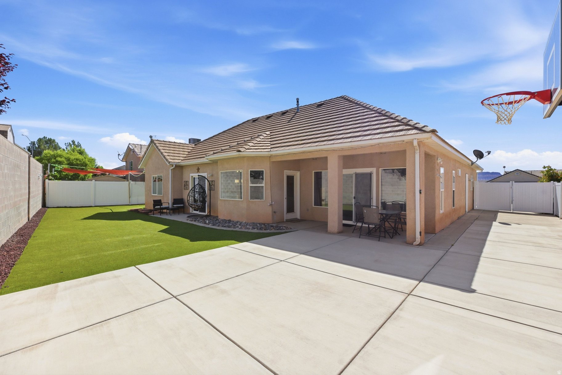 SOUTH POINTE - Residential