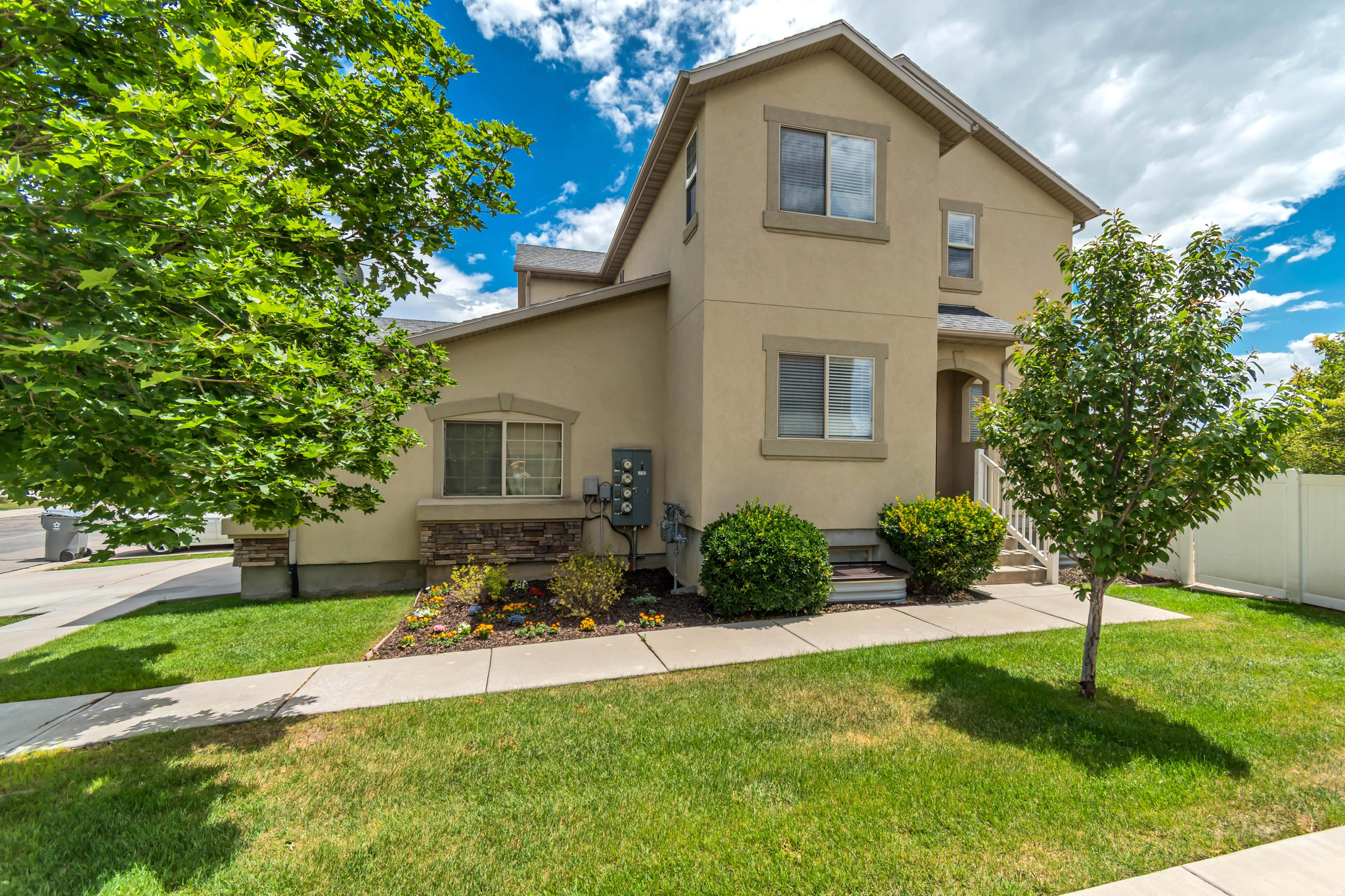 POINTE MEADOWS - Residential