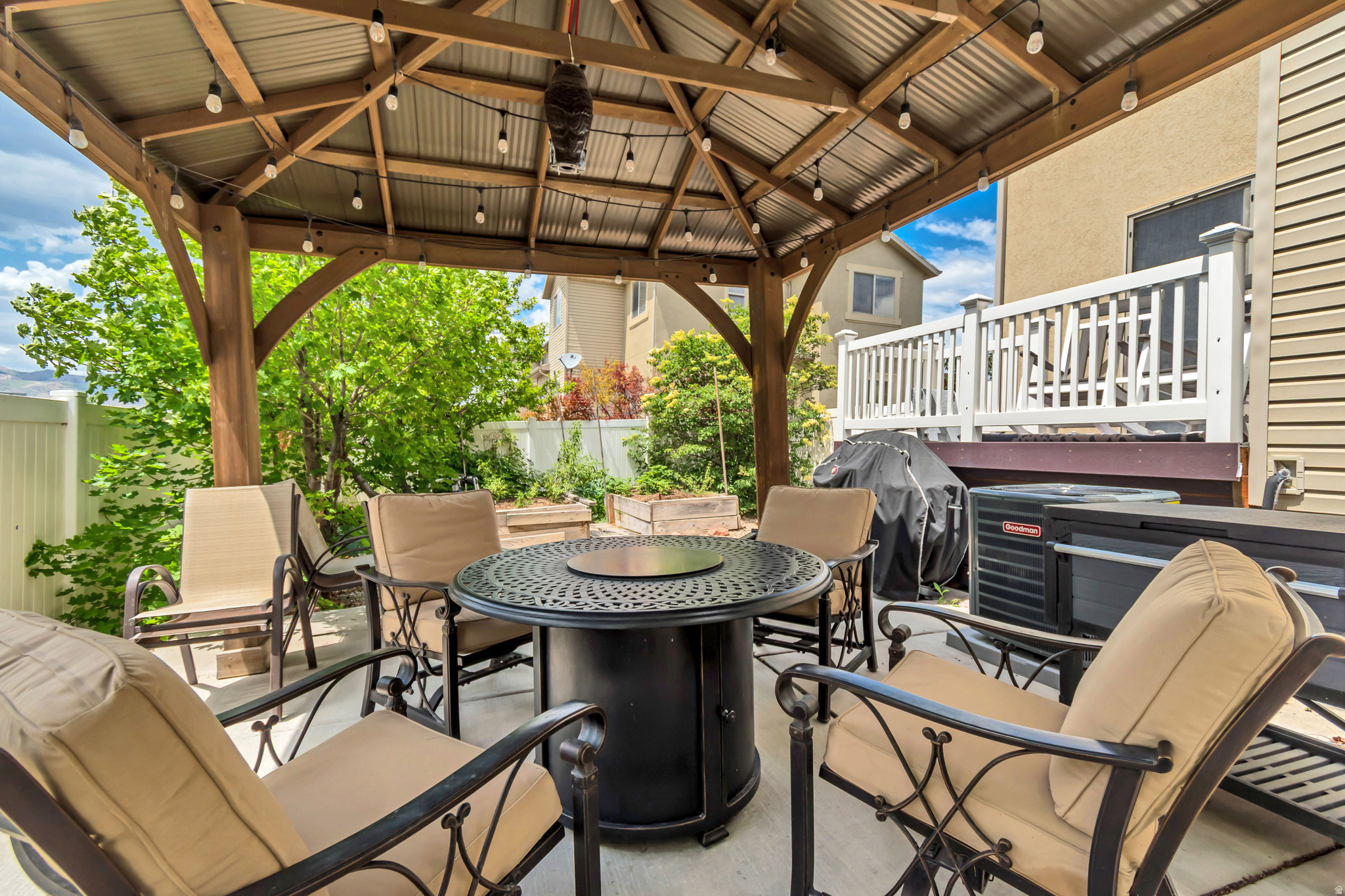 POINTE MEADOWS - Residential