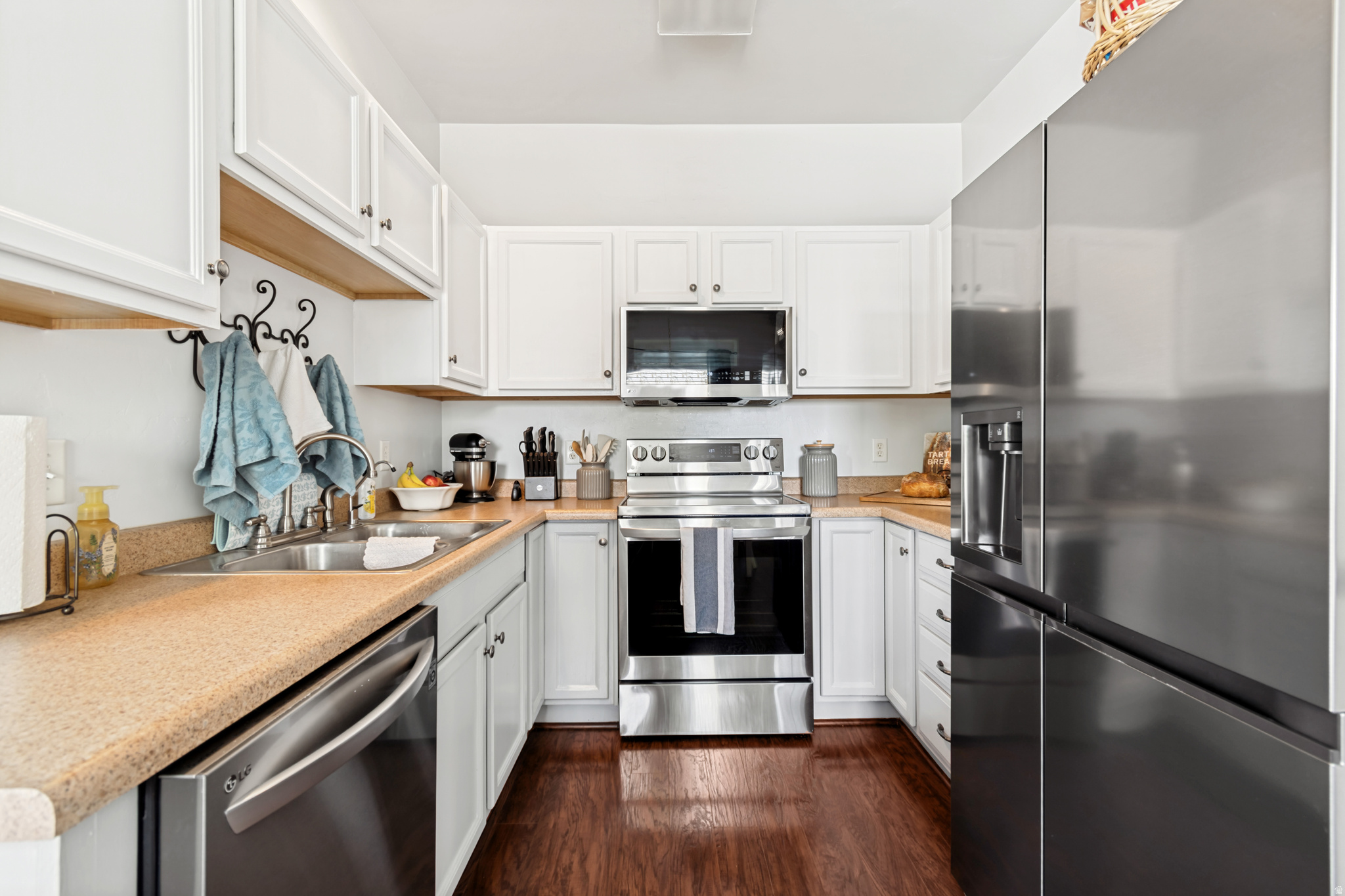 POINTE MEADOWS - Residential