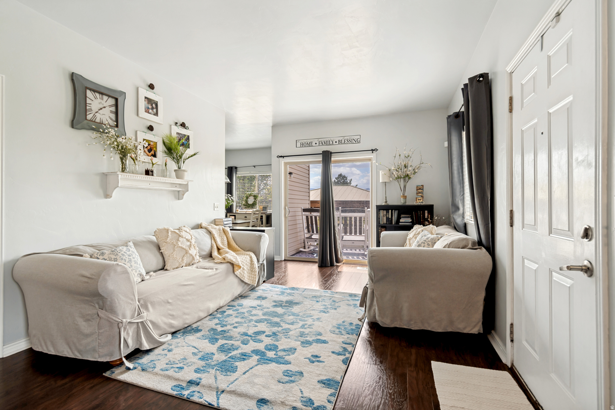 POINTE MEADOWS - Residential