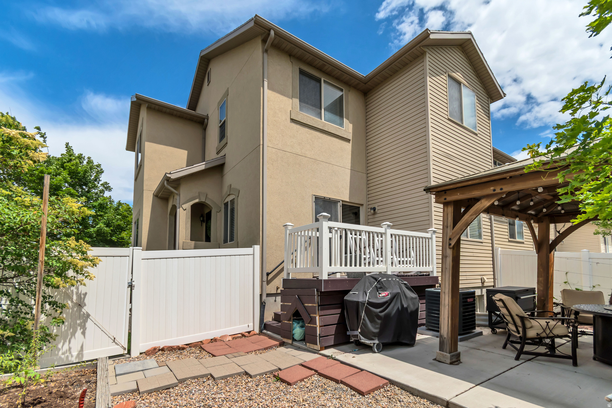 POINTE MEADOWS - Residential
