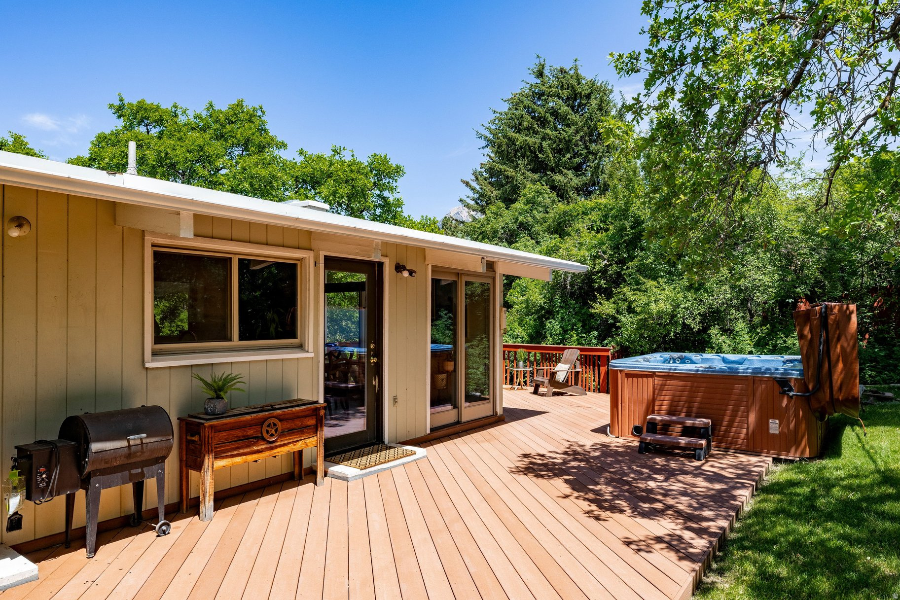 EDGEWOOD HILLS - Residential