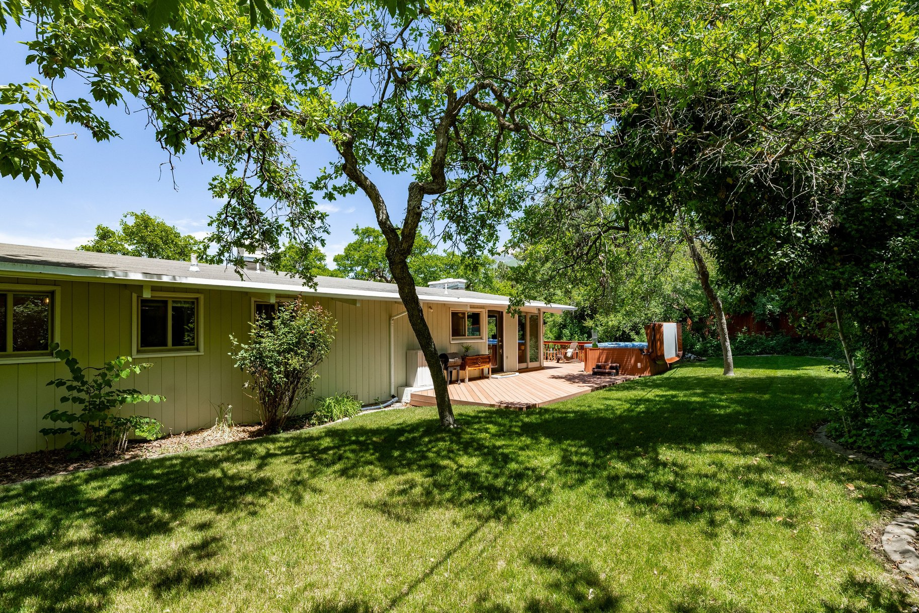 EDGEWOOD HILLS - Residential