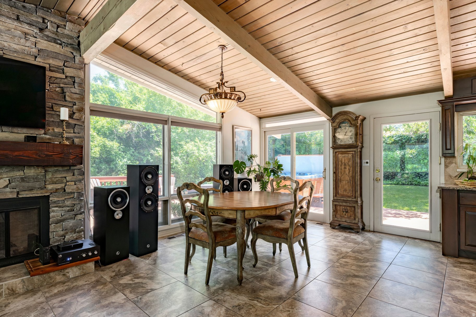 EDGEWOOD HILLS - Residential