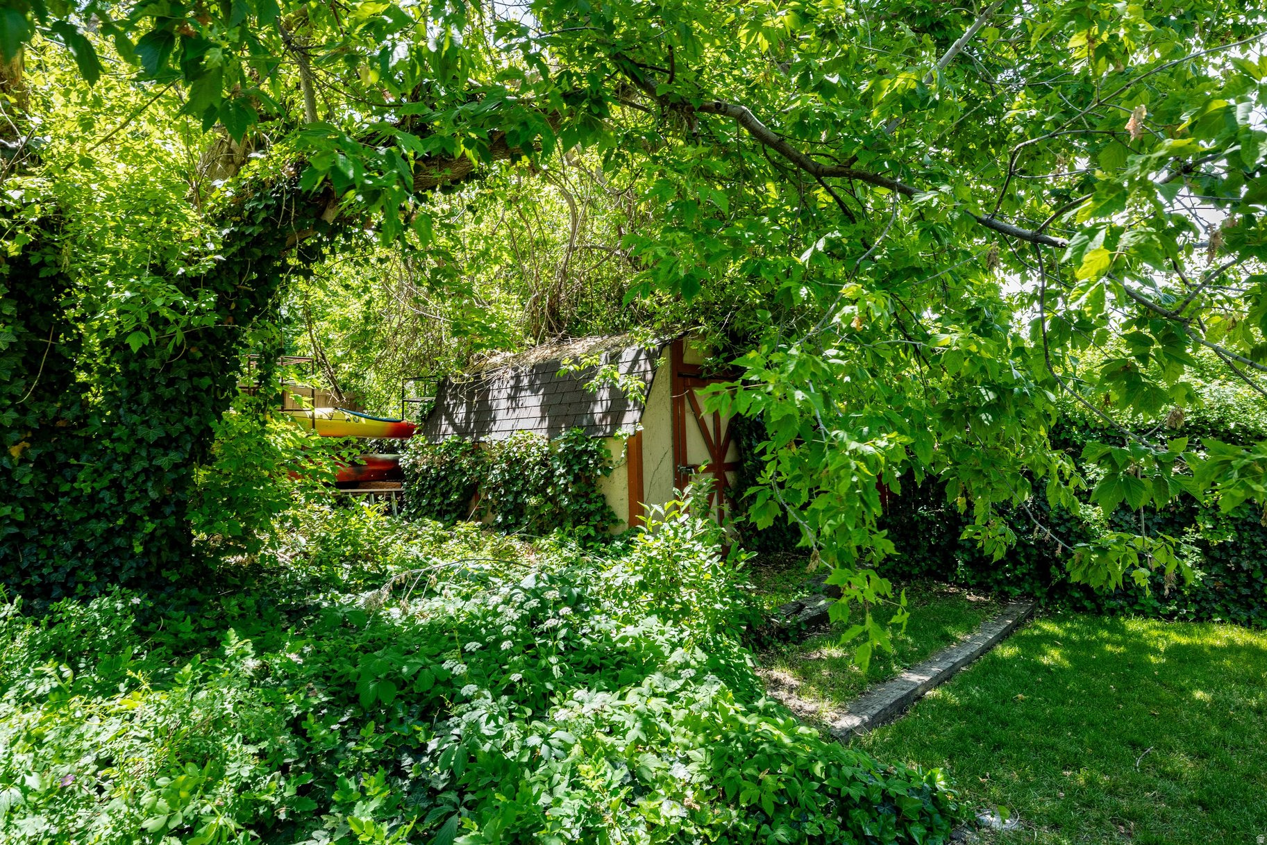 EDGEWOOD HILLS - Residential