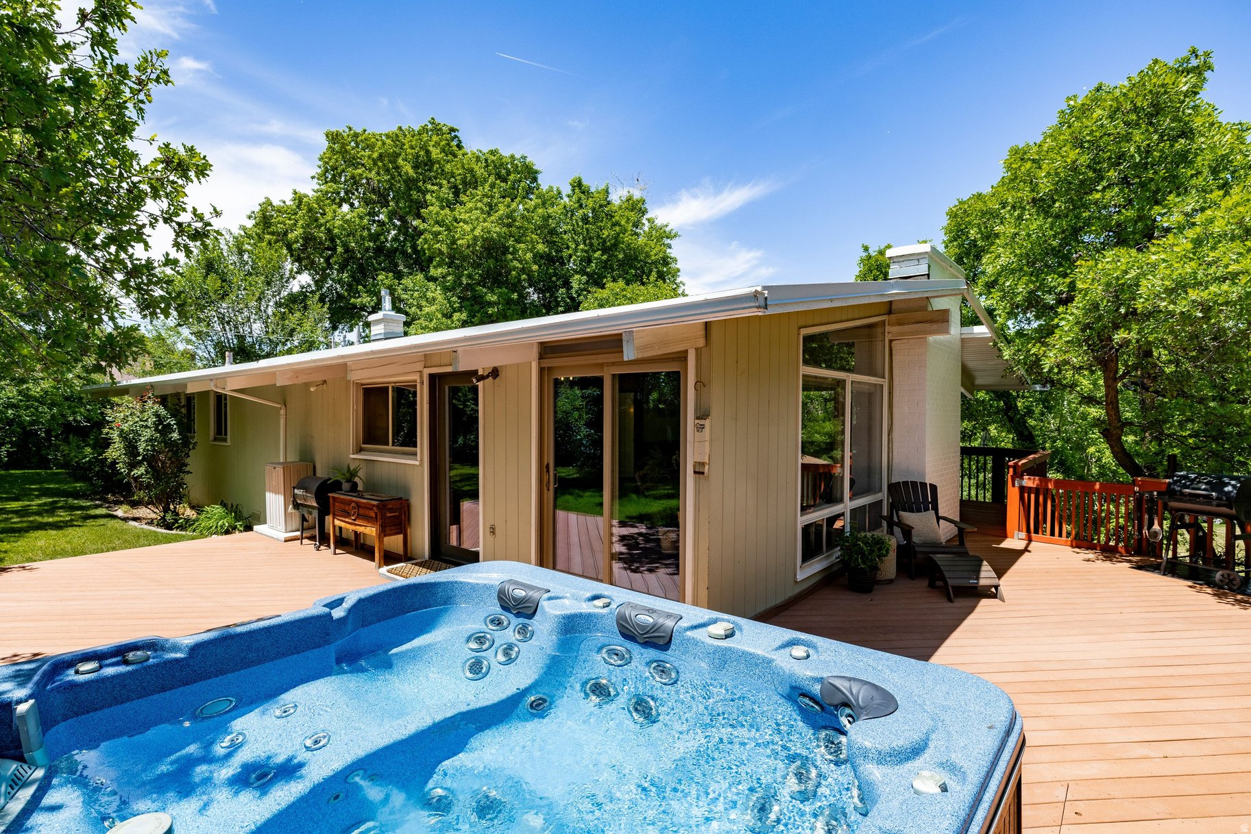 EDGEWOOD HILLS - Residential