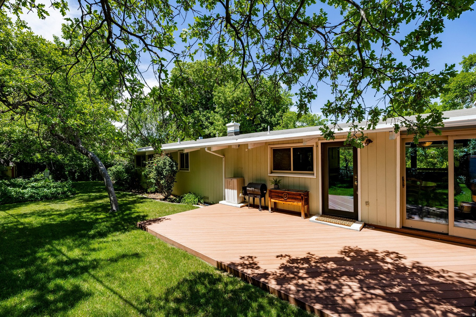 EDGEWOOD HILLS - Residential