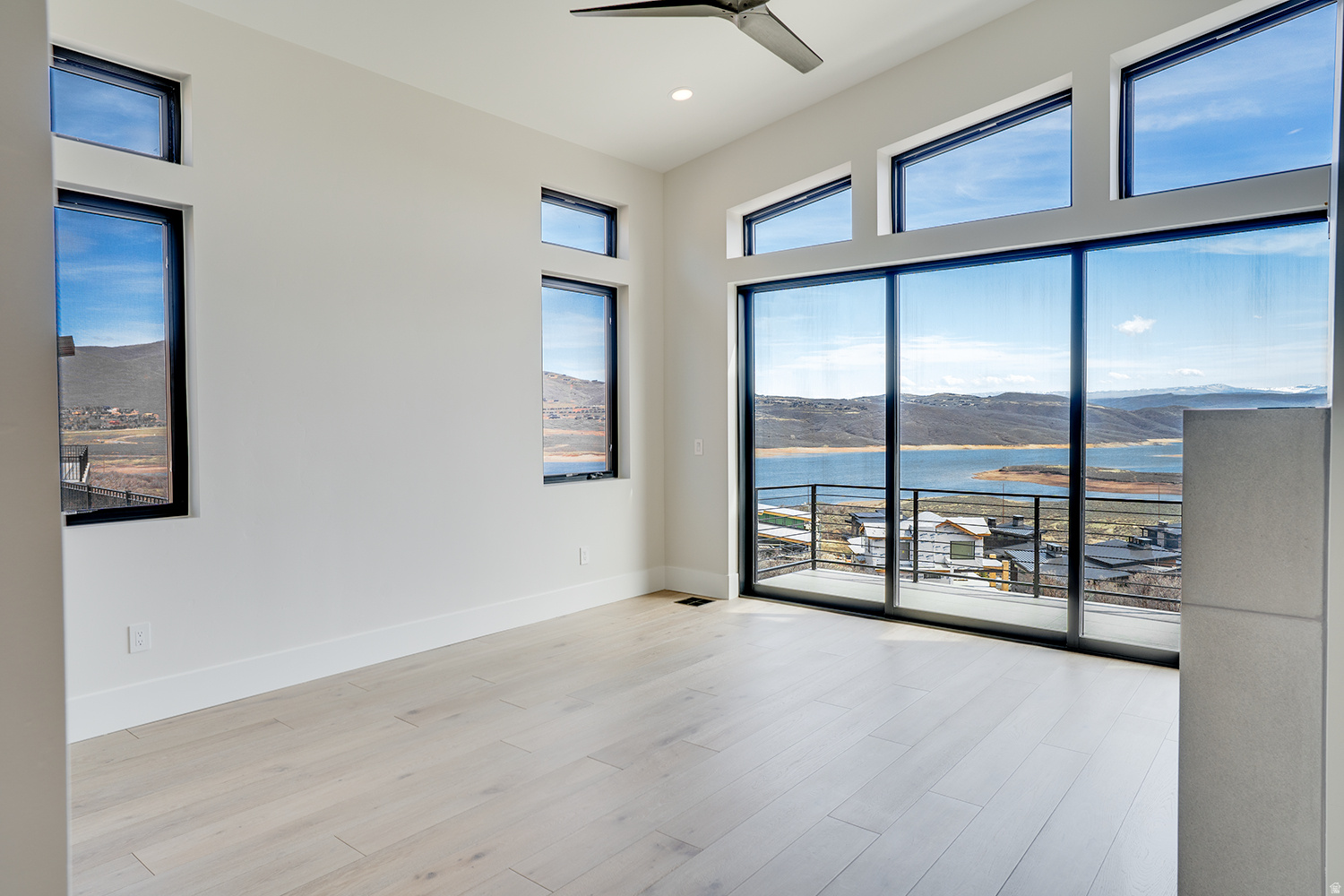 AMANTI LAGO - Residential