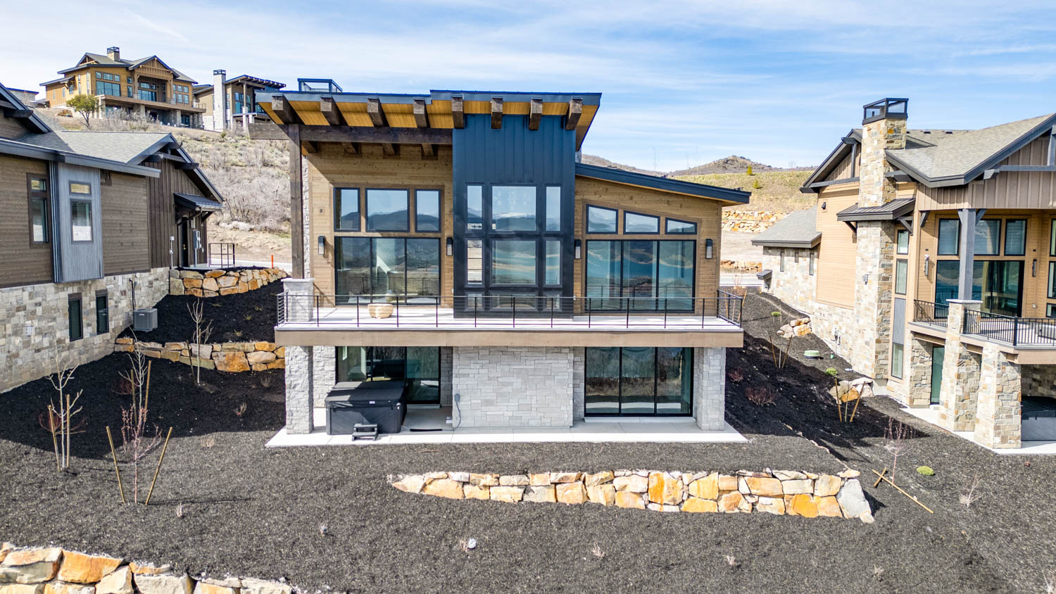 AMANTI LAGO - Residential