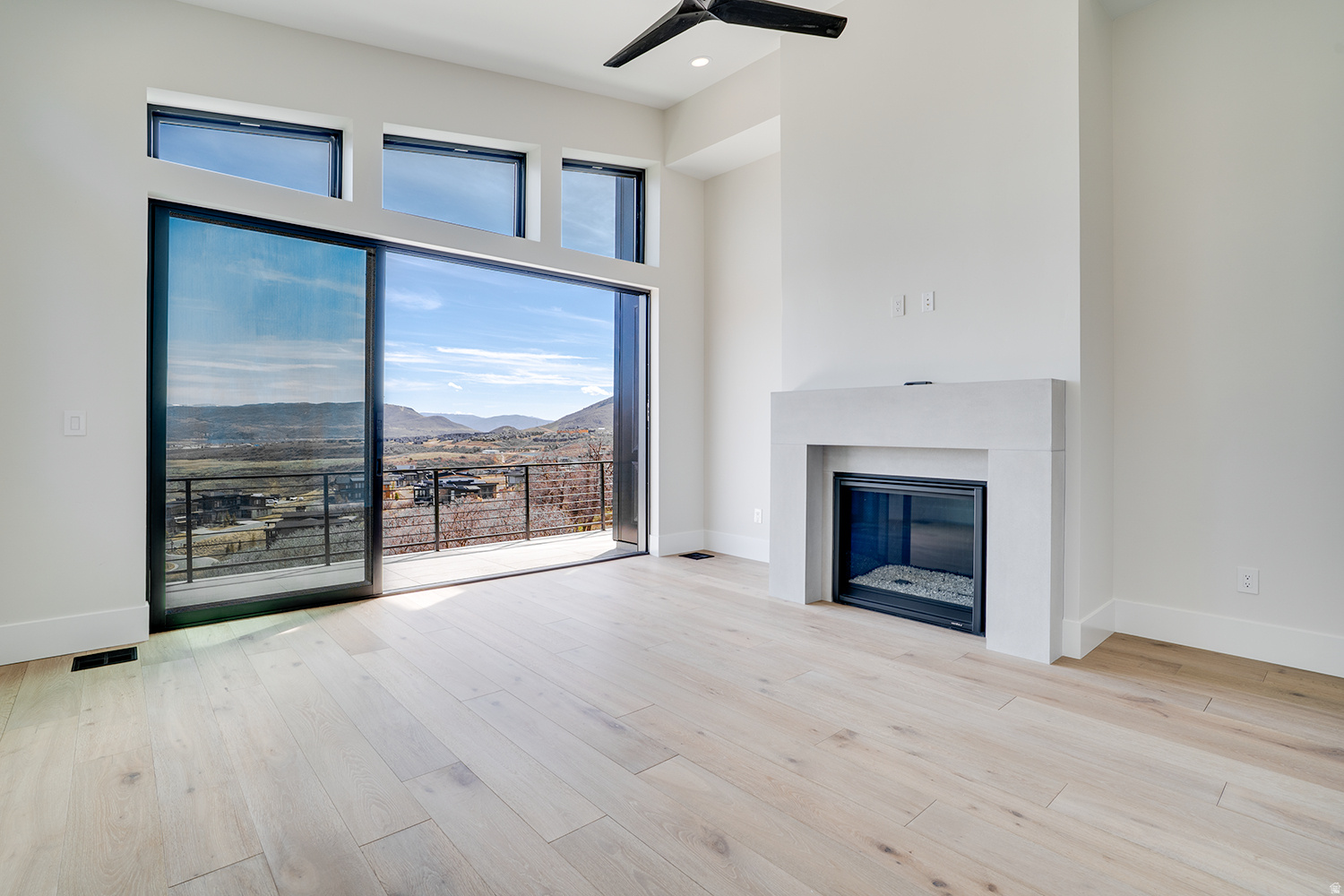 AMANTI LAGO - Residential