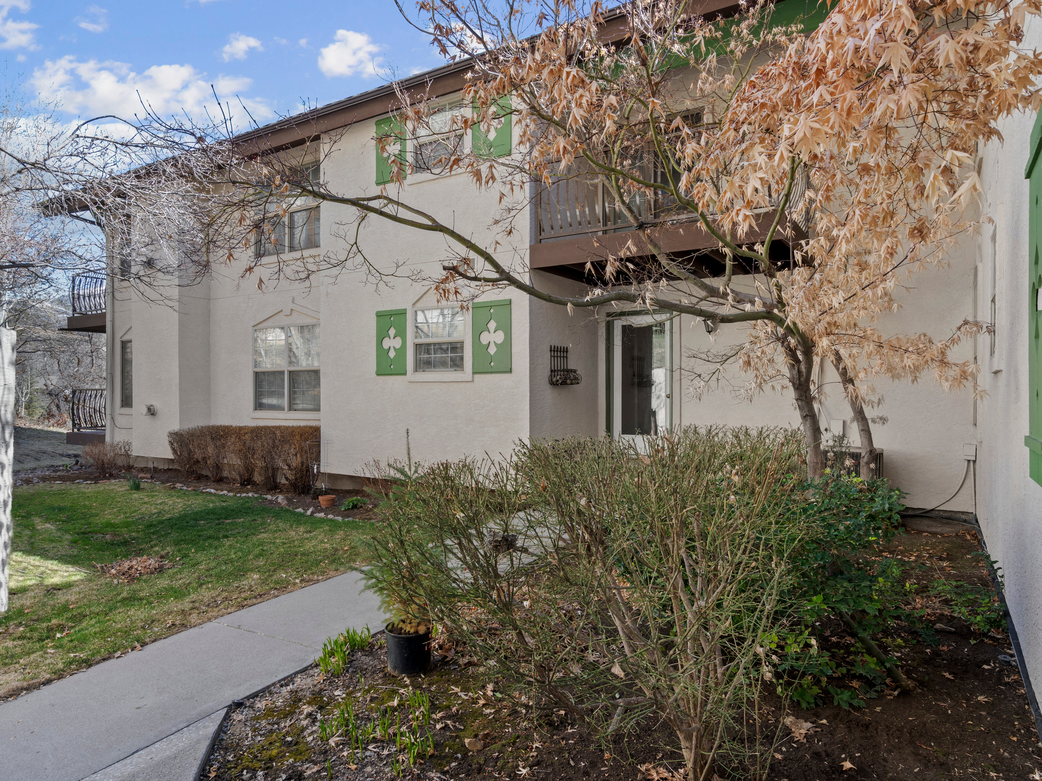 SWISS OAKS CONDOMINIUMS - Residential