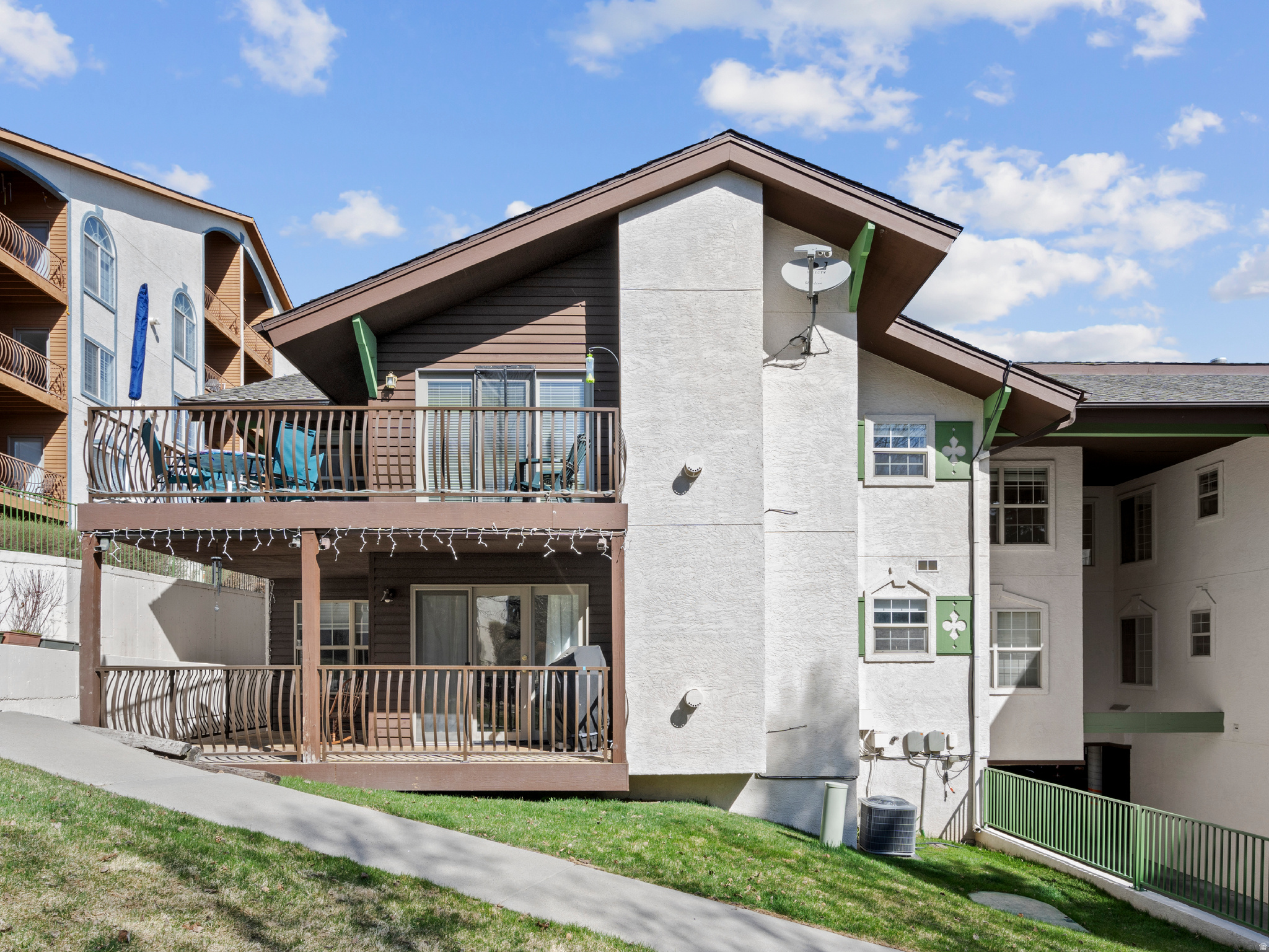 SWISS OAKS CONDOMINIUMS - Residential