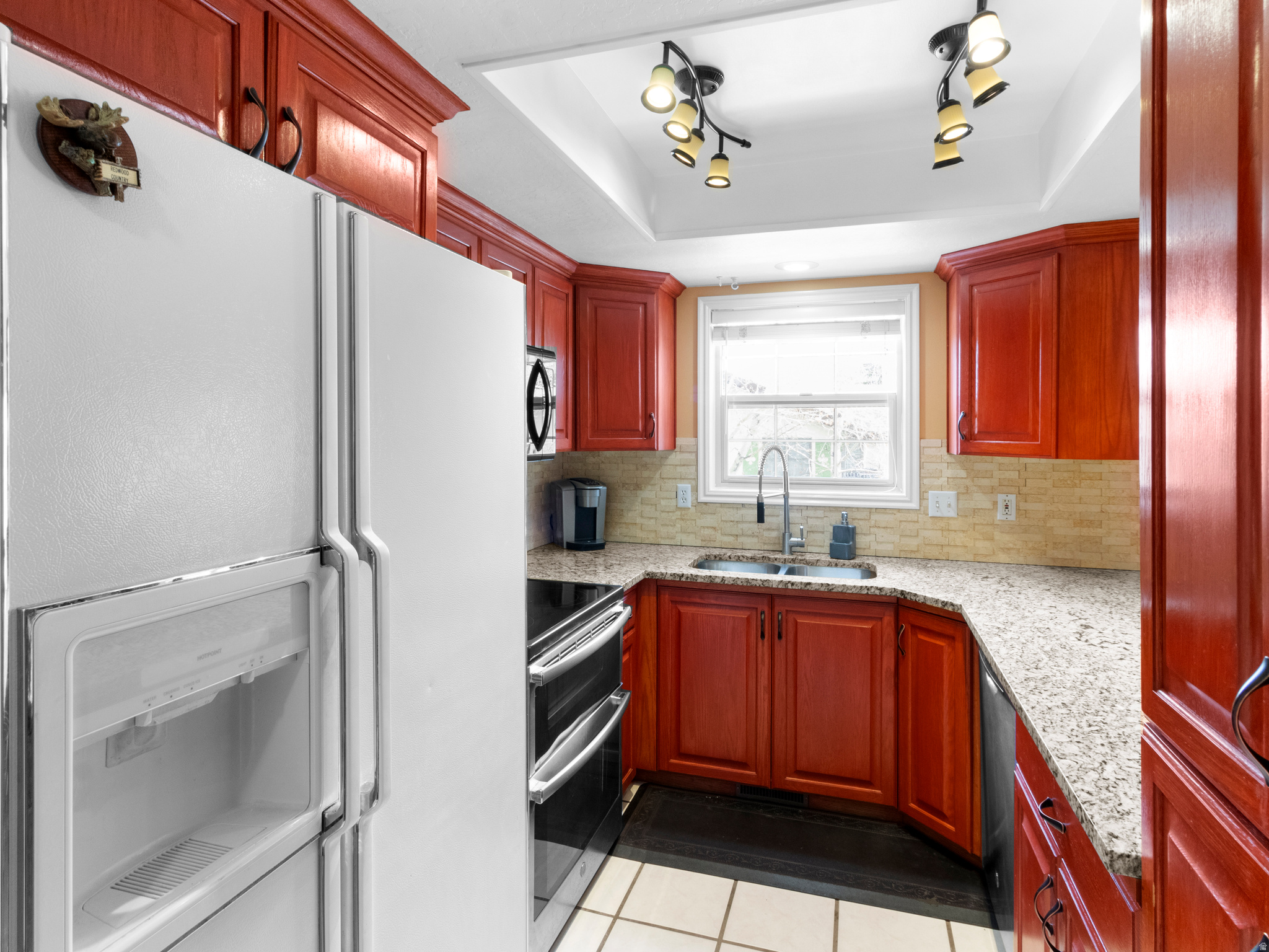 SWISS OAKS CONDOMINIUMS - Residential