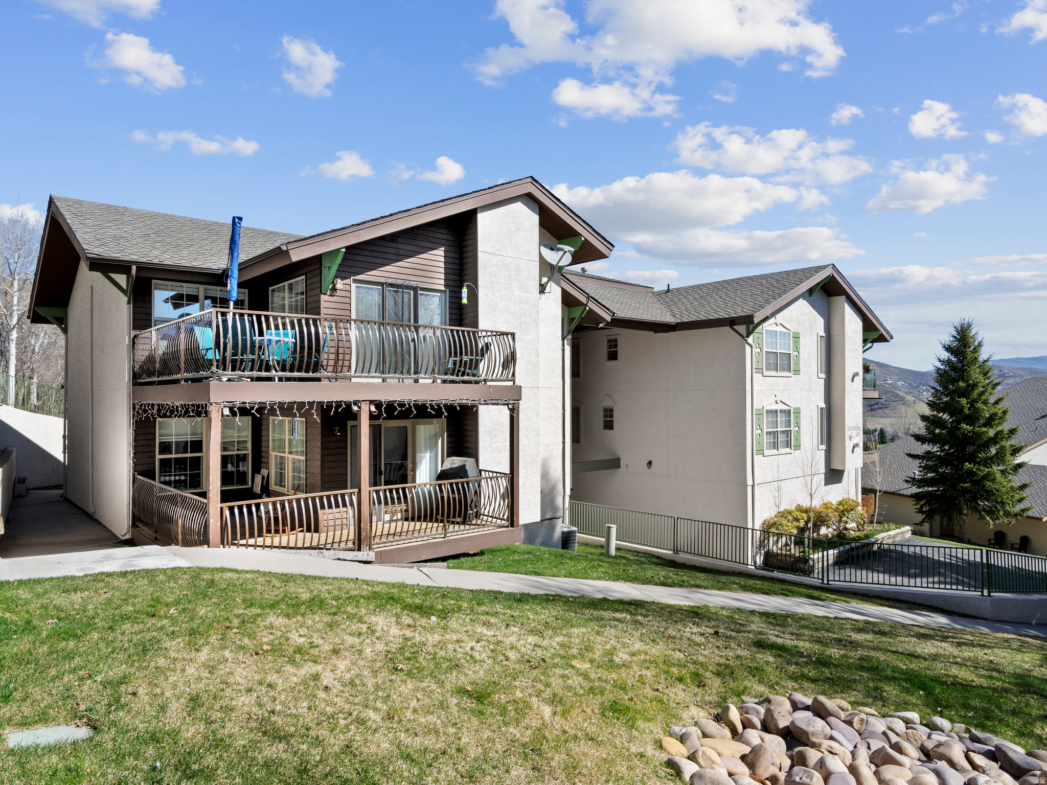 SWISS OAKS CONDOMINIUMS - Residential