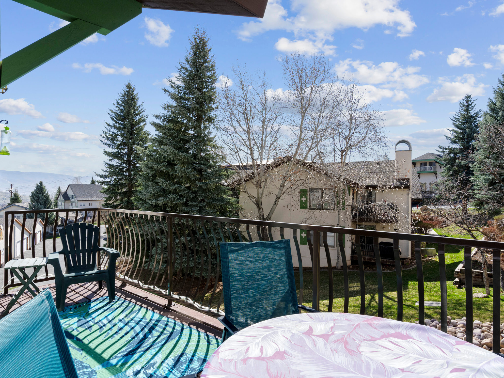 SWISS OAKS CONDOMINIUMS - Residential