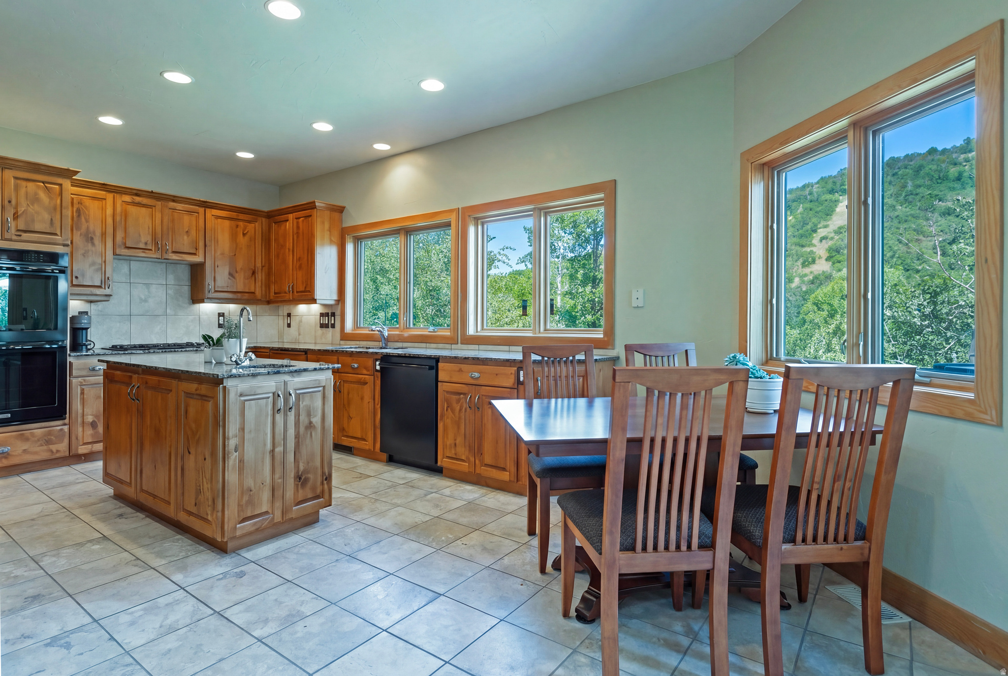 EMIGRATION OAKS - Residential