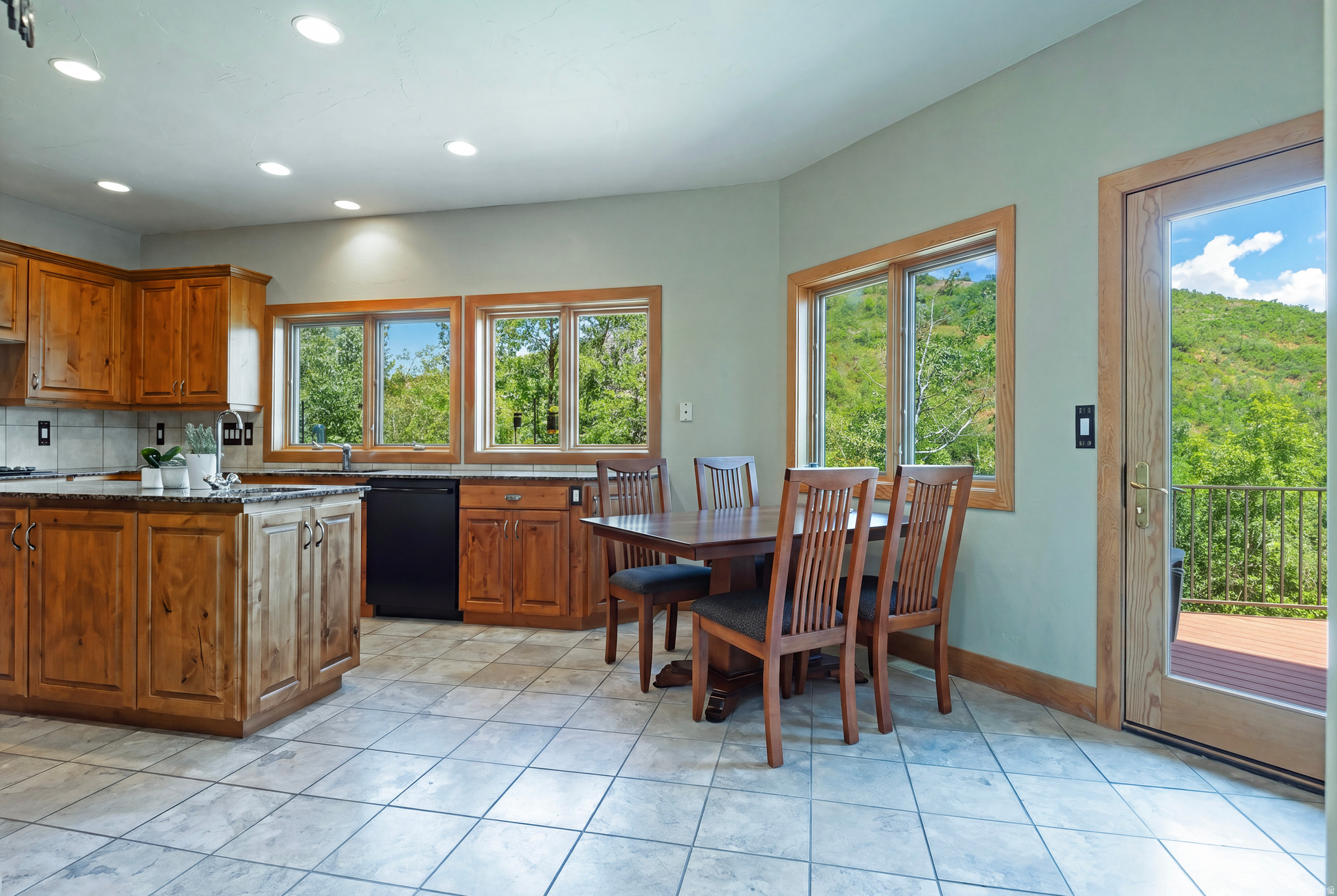 EMIGRATION OAKS - Residential