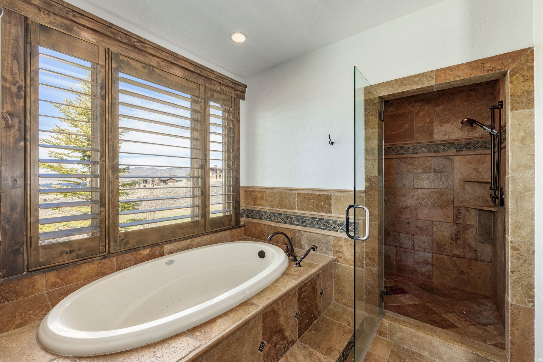 LOOKOUT RIDGE - Residential